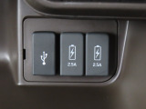 USB TYPE-Aのナビ直通ソケット と充電専用TYPE-Aソケット2口搭載