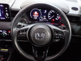 ハンドル左側にはオーディオ操作が出来るオーディオリモートコントロールスイッチ、右側にはHonda SENSINGとオートクルーズコントロールのスイッチを装備!