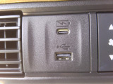 便利な充電用USBジャックも付いています☆