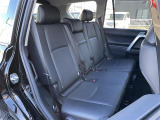 【セカンドシート】2列目もゆったりドライブを楽しめます。掲載箇所以外にご希望の写真がございましたらお気軽にお問い合わせ下さい。フロアマットは汚れが気になる場合は新品のご注文も承ります。