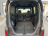 普段のお買い物や通勤、送迎等に十分な荷室スペースを確保しております。セカンドシートを倒すと、大きな荷物の積載も可能です♪