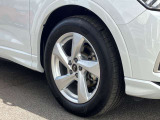 18インチ純正アルミホイール装備 全車両に標準装備の純正アルミホイールは、純正ならではのバランスの良いデザインと、走行安定性をお楽しみ頂けます。