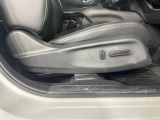 【メモリー機能付きパワーシート】ドライバーごとに設定したシート位置を記憶して、ボタン一つで切り替えできる便利な機能!運転する方が複数名いらっしゃるご家庭におすすめです♪