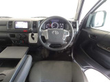 視界良好、操作しやすい運転席です。