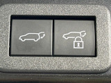 【パワーバックドア】スマートキーや運転席のボタンを押すだけでリアゲートが自動で開閉します!荷物を持っている時や、高い位置にあるバックドアを閉める際に便利な機能です♪