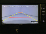 【バックカメラ】運転が苦手な方も車庫入れラクラクです!ギアをリバースに入れれば自動的に切り換わりますので、面倒な操作は不要です♪狭い駐車場もお車を傷つけず安心ですね!