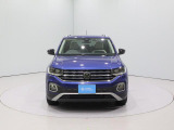 水平基調のフロントグリルとLEDヘッドライトを装備。力強さと上質感を兼ね備えたT-Cross TSI Styleです。