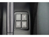 EVモードは電気モーターのみを使って走行するモードです。深夜の住宅街、屋内駐車場でエンジン騒音や排気ガスを気にすることなく走行できます。