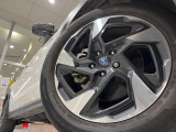 【純正18インチアルミホイール】外観にマッチした純正アルミホイールを装着しております。各種社外アルミホイールや、スタッドレスタイヤも取扱いしております。是非ご相談ください♪