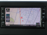 【ナビ】メモリーナビ(MJ119D-W)付きです。目的地を設定すれば初めての場所でも簡単に行くことができます。もちろん音楽だって聴けちゃいます♪