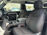 【助手席】助手席のコンディションも良く、シートの汚れや変色は特別感じられません。ゆったりと包み込むシートで長時間座っていても疲れにくいかと思われます。是非、ご来場頂き現車をご確認くださいませ。