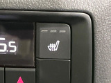 【シートヒーター】寒い日に重宝するシートヒーター!エアコンより早く温まってくれるので寒がりの人も安心ですね♪エアコンの温風は乾燥するから苦手、という方にもをおすすめです。