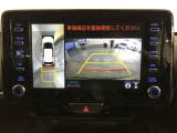 パノラミックビューモニター付きです。車両を上から見たような映像をディスプレイオーディオ画面に表示。運転席からの目視だけでは見にくい、車両周辺の状況をリアルタイムでしっかり確認できます。