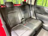 後部座席も気になるようなキズ・汚れやへたり等、大きなダメージはなく、良好な状態です。