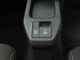 電動パーキングブレーキ&オートブレーキホールド機能つき♪日々の運転が楽になります。