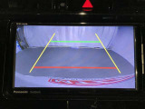 【バックモニター】駐車時に後方がリアルタイム映像で確認できます。大型商業施設や立体駐車場での駐車時や、夜間のバック時に大活躍!運転スキルに関わらず、今や必須となった装備のひとつです!