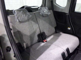 後部座席も当然、綺麗・清潔に仕上げております。内装の綺麗なお車は気持ちが良いですし、コンディションのいい車が多いです。