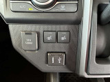 12V/120Wのアクセサリーソケットとシートヒーターのスイッチが配置されていkます。