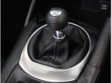 【シフトレバー】シフトもとても操作しやすいデザインになっております。運転する人の事を第一に考えた操作性の高い仕様です。