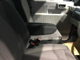 アームレスト付き。長距離ドライブも快適に過ごせます。