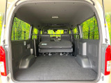 普段のお買い物や通勤、送迎等に十分な荷室スペースを確保しております。セカンドシートを倒すと、大きな荷物の積載も可能です♪