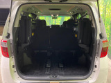 普段のお買い物や通勤、送迎等に十分な荷室スペースを確保しております。セカンドシートを倒すと、大きな荷物の積載も可能です♪