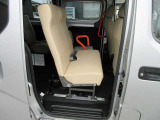 後付けの2列目シートです