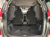 3列目シートを跳ね上げればラゲッジスペースを更に広く使えます。