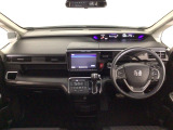 【前方視界】開放的な前方視界!運転がしやすく疲れにくいです♪窓が大きく、見通しがとっても良いおクルマですよ♪