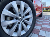 ●純正16インチアルミホイール:輸入車ならではの卓越した走りを支えるホイールと足回りです!日本車の走りに慣れている方にもぜひ体感して頂きたいほど、高いレベルでまとまっています!
