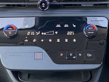 オートエアコン搭載車です。風量を自動で調節します。