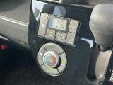 【オートエアコン】車内温度を感知して自動で温度調整をしてくれるのでいつでも快適な車内空間を創り上げます。
