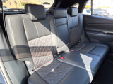 後部座席も気になるようなキズ・汚れやへたり等、大きなダメージはなく、良好な状態です。