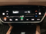 プラズマクラスター付き・オートエアコンがついてますので、簡単操作で快適に過ごせます。リア熱線のスイッチの中に、雪道に対応したサイドミラーヒーターも入っています。