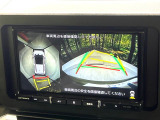 【パノラマモニター】専用のカメラにより、上から見下ろしたような視点で360度クルマの周囲を確認することができます☆死角部分も確認しやすく、狭い場所での切り返しや駐車もスムーズに行えます。