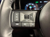 ハンドルの左側はナビの操作スイッチです☆ボリューム曲送りなど使い勝手が良いです☆