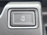 【パワースライドドア】スマートキーや運転席のスイッチでスライドドアの開閉が可能♪電動だから力を入れてドアを開ける必要が無く、小さいお子様でも、重い荷物を持っている時もラクに開け閉めできます♪