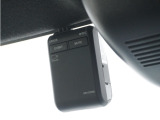 ◆ドライブレコーダー◆映像・音声などを記録する自動車用の装置です。 もしもの事故の際の記録はもちろん、旅行の際の思い出としてドライブの映像を楽しむことができます。