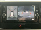 クルマを空から見たような映像が映る、アラウンドビューモニターで、車両周辺の安全確認も一目できます!小さなお子様や障害物も確認できるので、運転のしやすさだけでなく事故防止にも役立ち安心して駐車できます♪