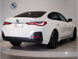 BMWのお車は、&ldquo;駆け抜ける歓び&rdquo;を体現しております。走行の安定性とコーナリングの良さを追求し、思い通りにハンドルの操作可能です。