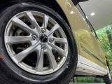 【13インチアルミホイール】外観にマッチしたアルミホイールを装着しております。各種アルミホイールや、スタッドレスタイヤも取扱いしております。是非ご相談ください♪