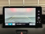 バックでの車庫入れも安心です! リアカメラが付いているバックモニター付のナビディスプレーを装備しております。操作線もついており距離感も画面から確認できます。