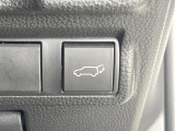 【パワーバックドア】スマートキーや運転席のボタンを押すだけでリアゲートが自動で開閉します!荷物を持っている時や、高い位置にあるバックドアを閉める際に便利な機能です♪