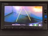 バックでの車庫入れも安心です! リアカメラが付いているバックモニター付のナビを装備しております。操作線もついており距離感も画面から確認できます。