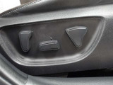 運転席はパワーシートなのでお好みのドライビングポジションに調整可能です♪