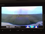 【バックカメラ】運転が苦手な方も車庫入れラクラクです!ギアをリバースに入れれば自動的に切り換わりますので、面倒な操作は不要です♪狭い駐車場もお車を傷つけず安心ですね!