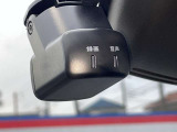 ドライブレコーダー装備です!もしもの時やあおり運転など、映像記録は証拠になるのであると安心ですね!