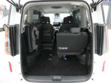 5:5跳ね上げ式のリアシートを採用しておりますので、乗車人数やお荷物の量に併せてアレンジが可能です♪