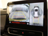 パノラミックビューモニター付きです。車両を上から見たような映像をディスプレイオーディオ画面に表示。運転席からの目視だけでは見にくい、車両周辺の状況をリアルタイムでしっかり確認できます。