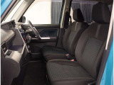運転席助手席はゆとりがあります★ 足元も大変広々しております。